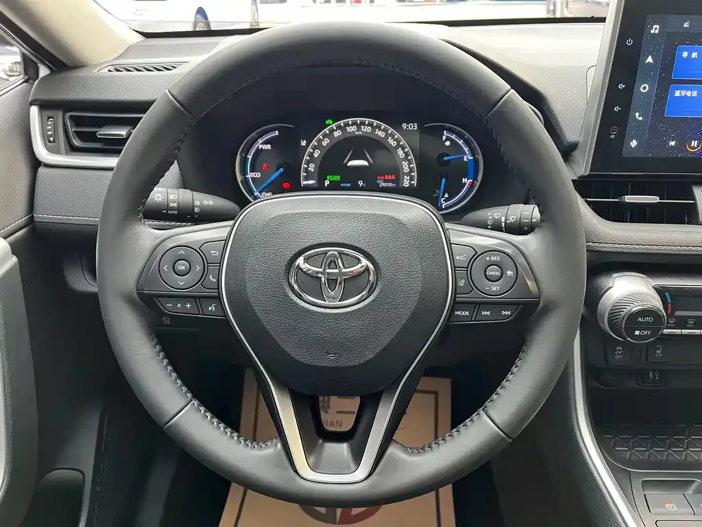 Toyota RAV4 — фото 3