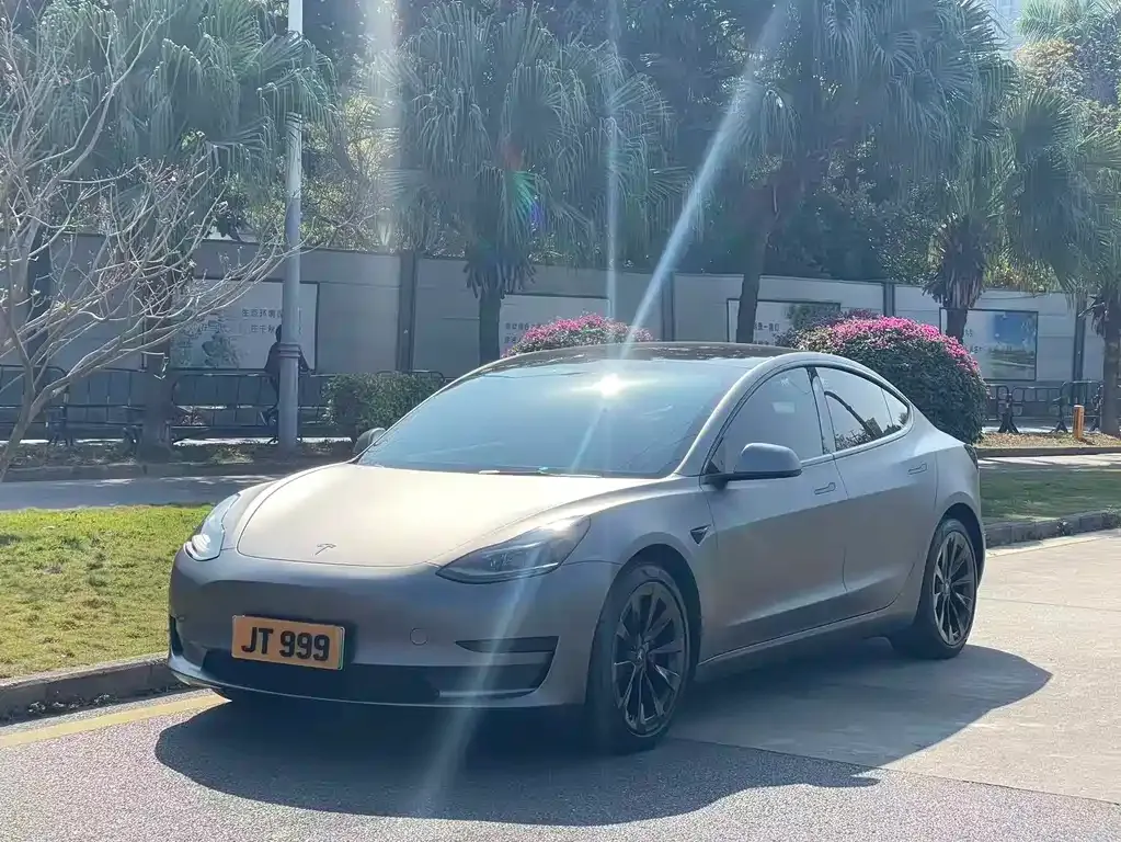 Tesla Model 3 — фото 1