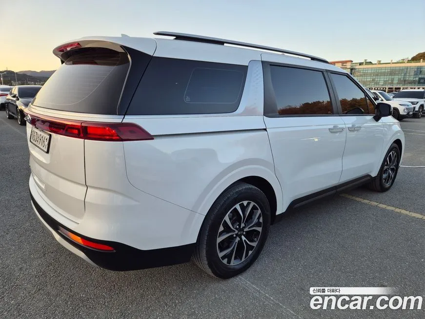 Kia Carnival — фото 5