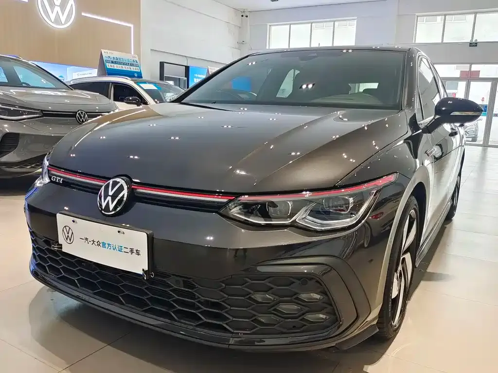 Volkswagen Golf GTI — фото 1