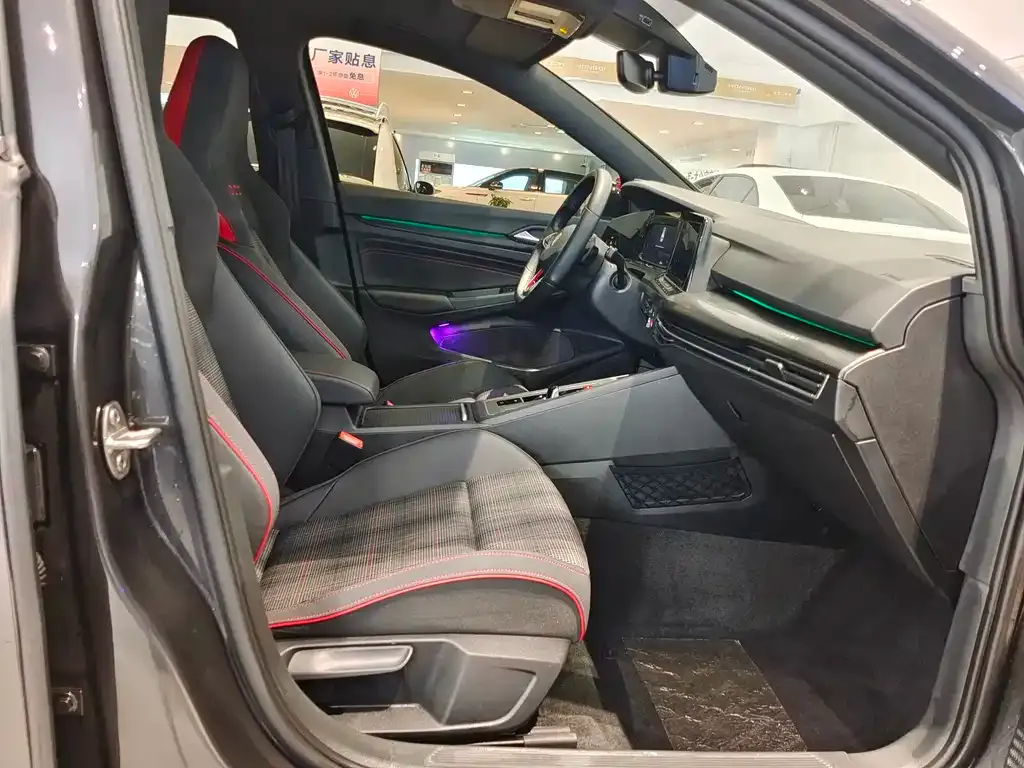 Volkswagen Golf GTI — фото 6