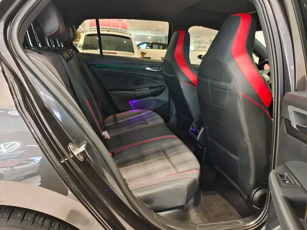 Volkswagen Golf GTI — фото 9