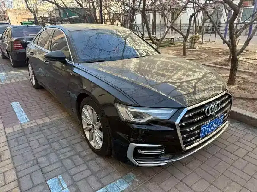 Audi A6L — фото 1