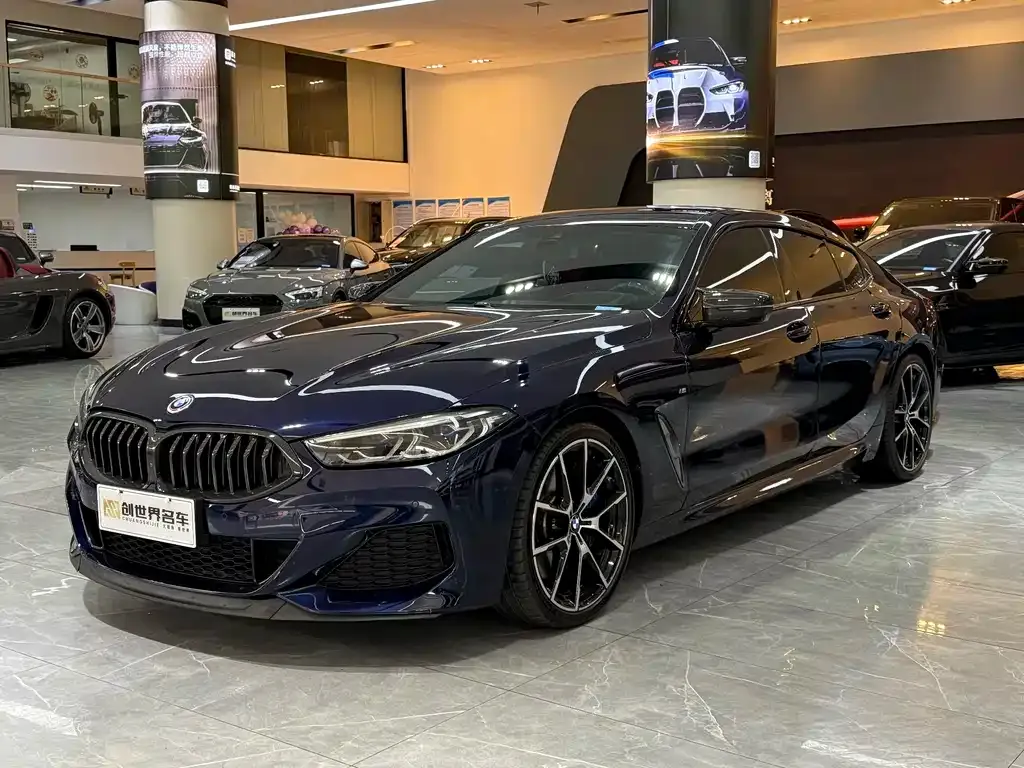 BMW 8 Series — фото 1