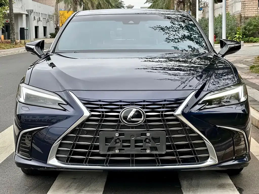 Lexus ES — фото 1