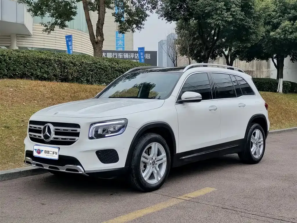 Mercedes-Benz GLB — фото 1