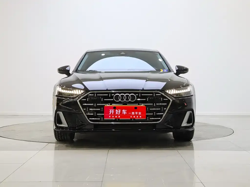 Audi A7L — фото 1