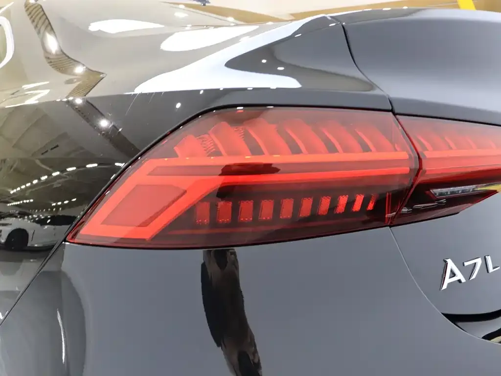 Audi A7L — фото 5