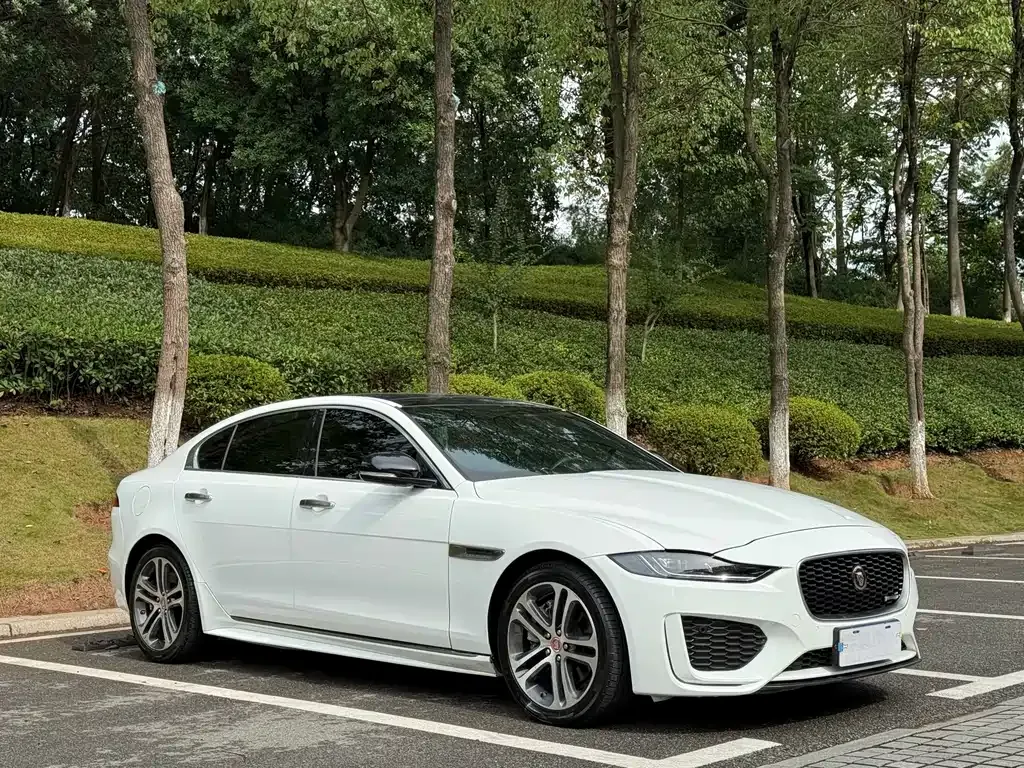 Jaguar XEL — фото 10