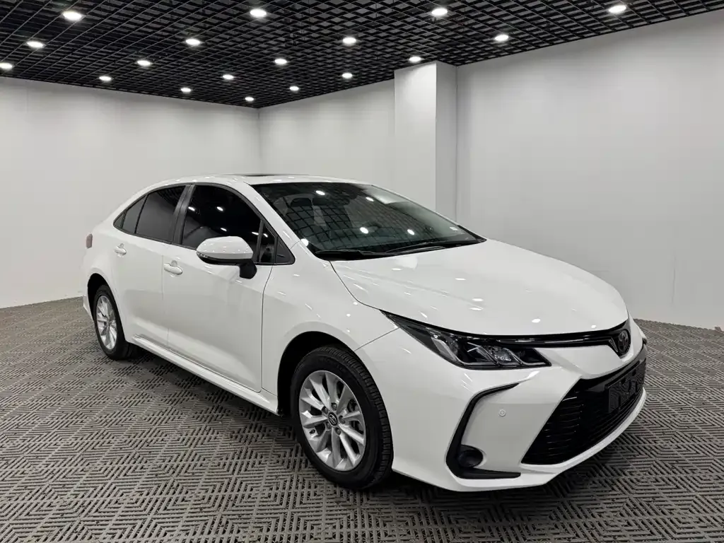 Toyota Corolla — фото 1