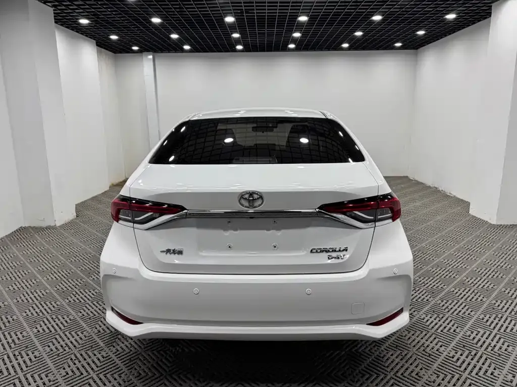 Toyota Corolla — фото 3