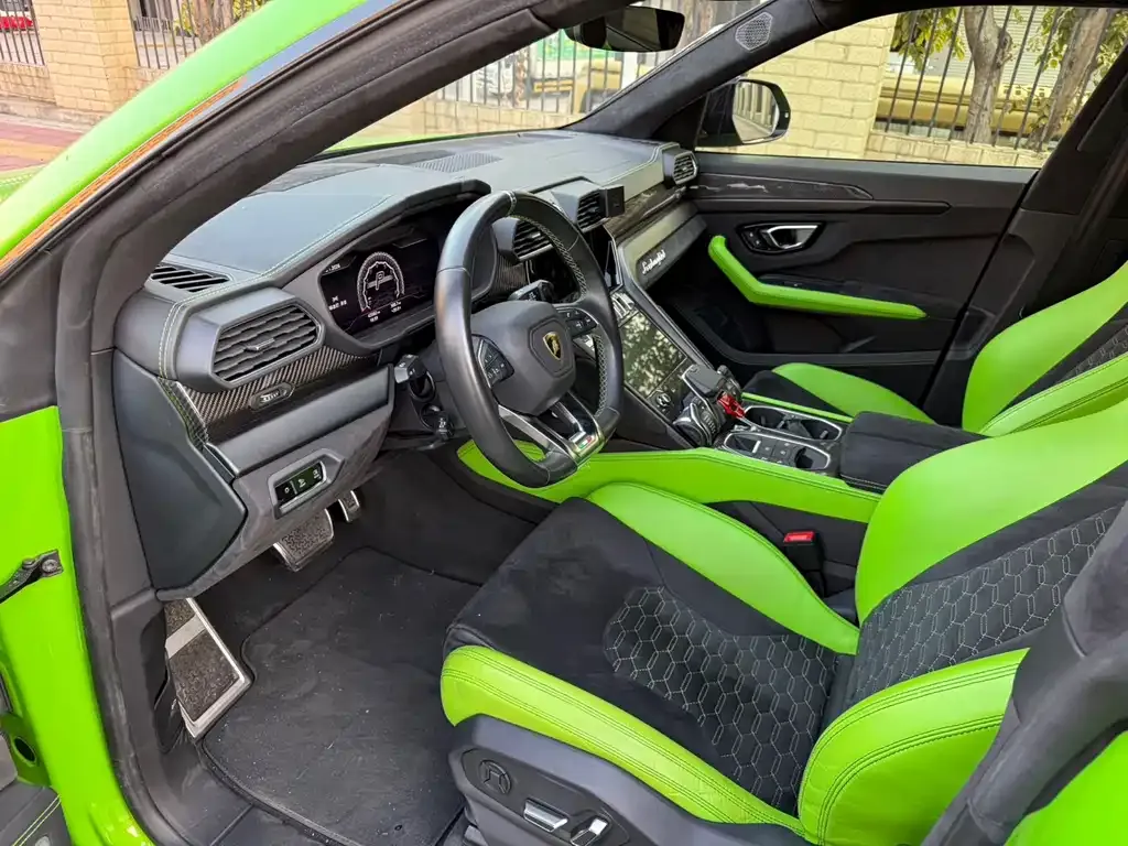 Lamborghini Urus — фото 8