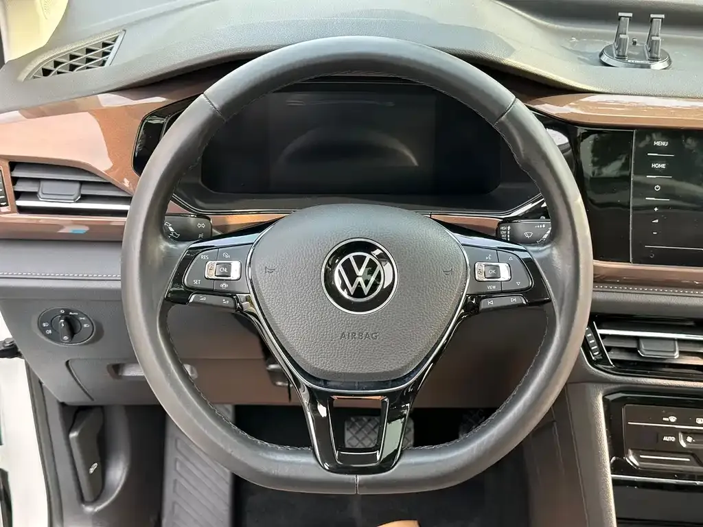 Volkswagen Tharu — фото 2