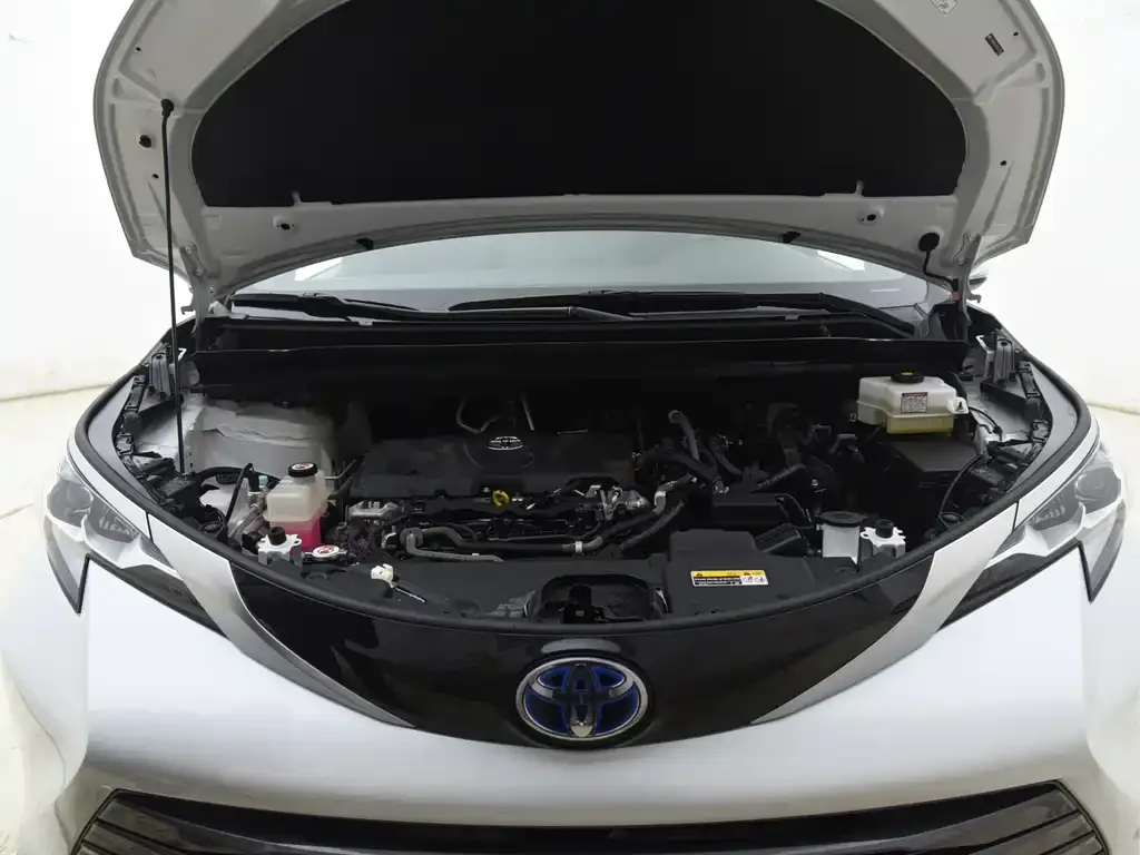 Toyota Sienna — фото 2