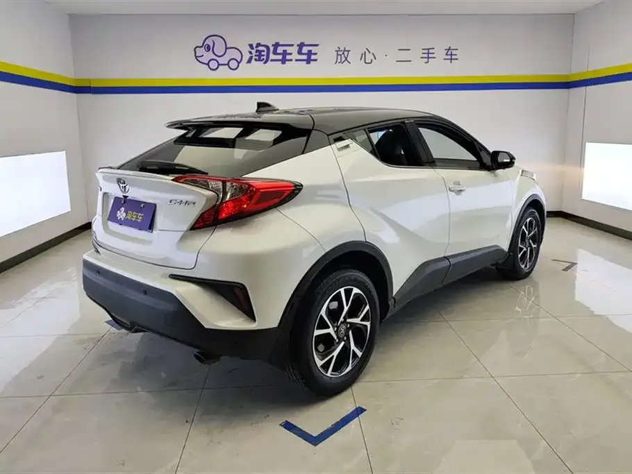 Toyota C-HR — фото 8