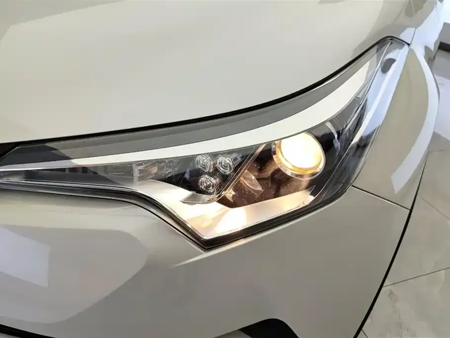 Toyota C-HR — фото 2