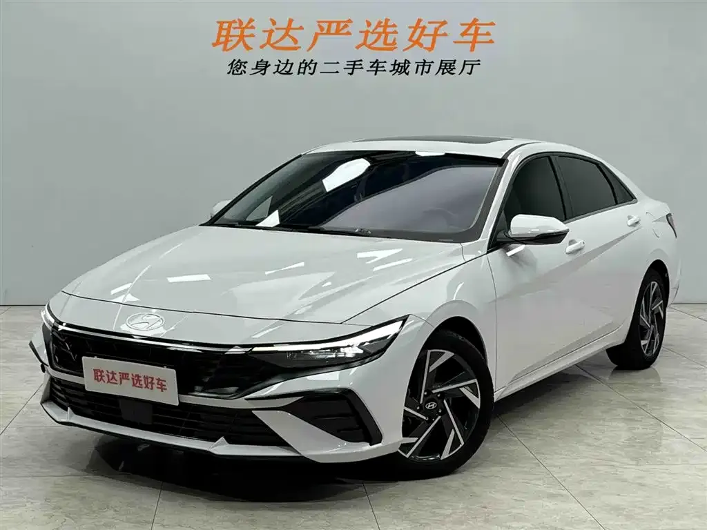 Hyundai Elantra — фото 1