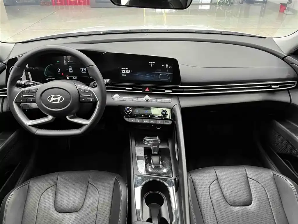 Hyundai Elantra — фото 5