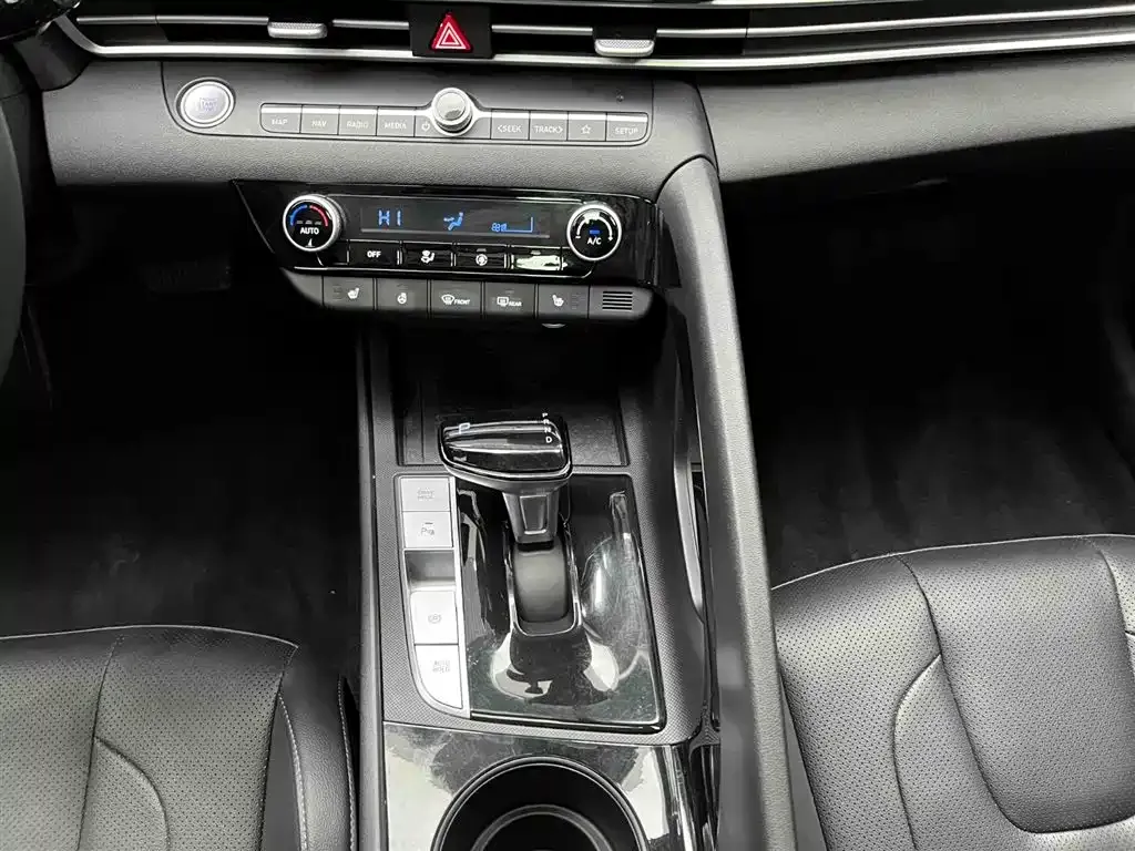 Hyundai Elantra — фото 8