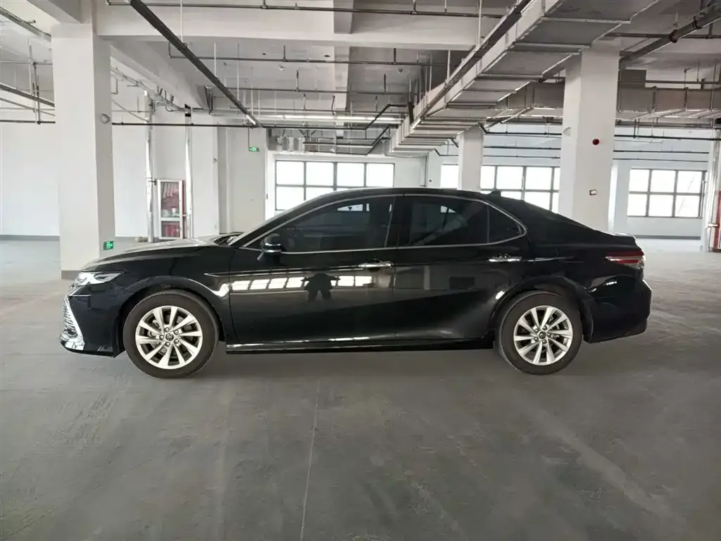 Toyota Camry — фото 4