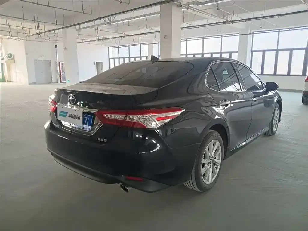 Toyota Camry — фото 6