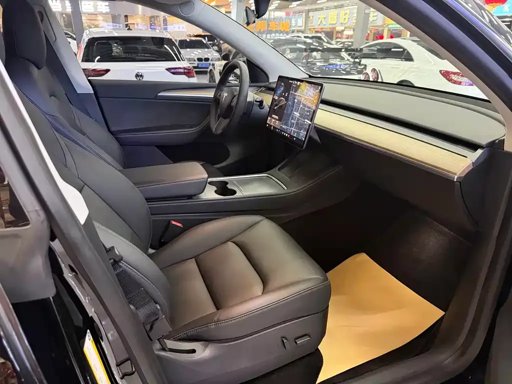 Tesla Model Y — фото 4