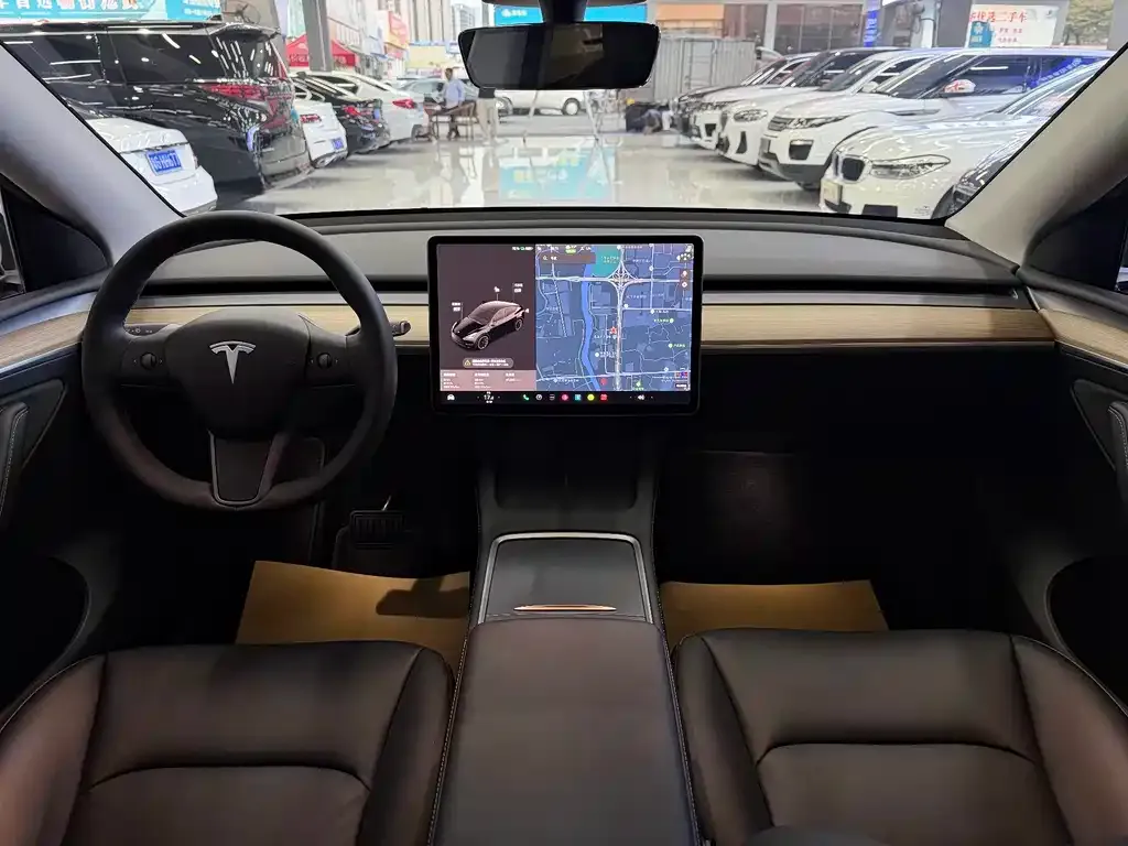 Tesla Model Y — фото 3