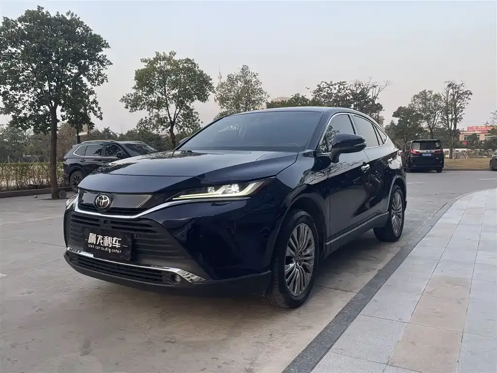 Toyota Harrier — фото 1