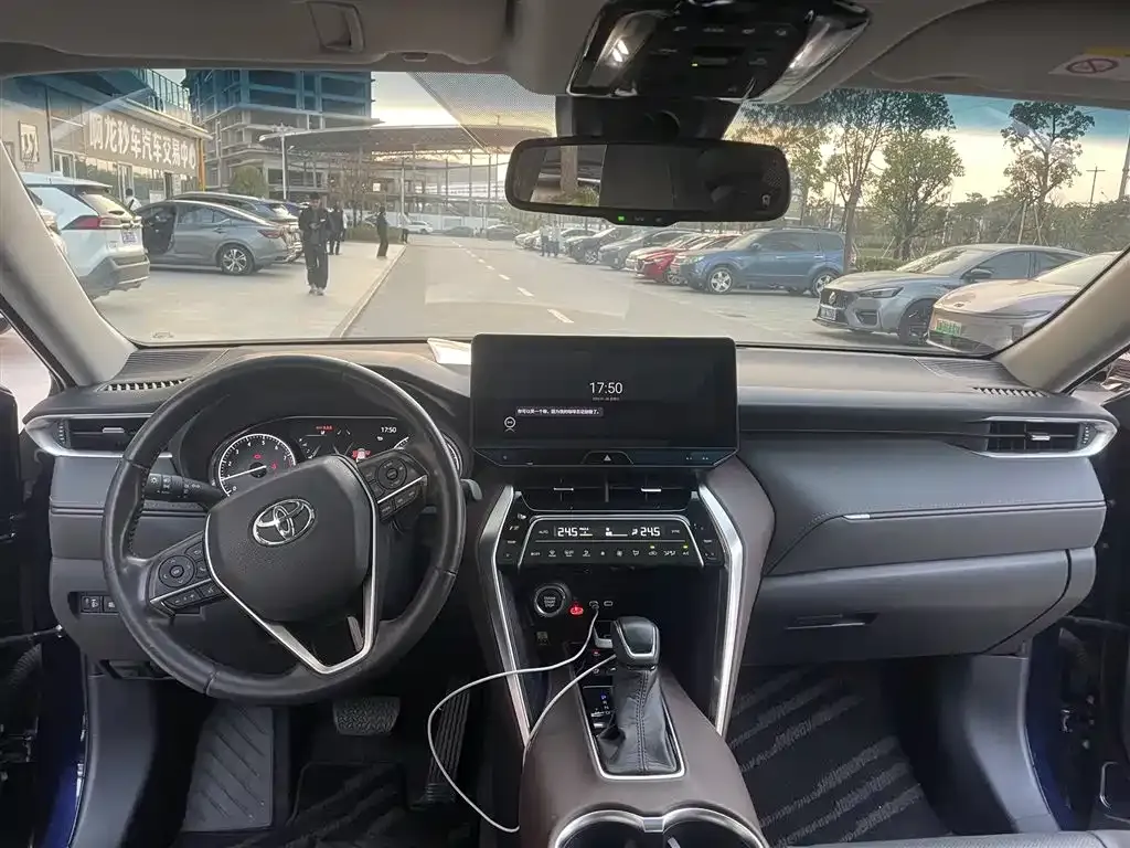 Toyota Harrier — фото 4