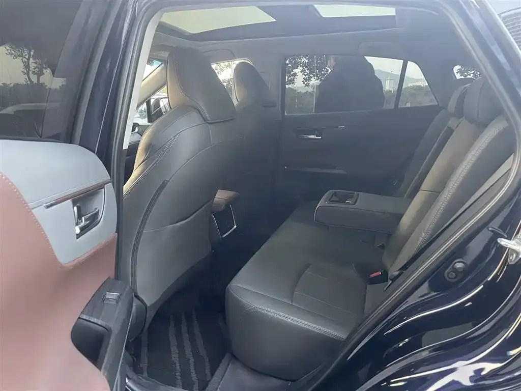 Toyota Harrier — фото 2