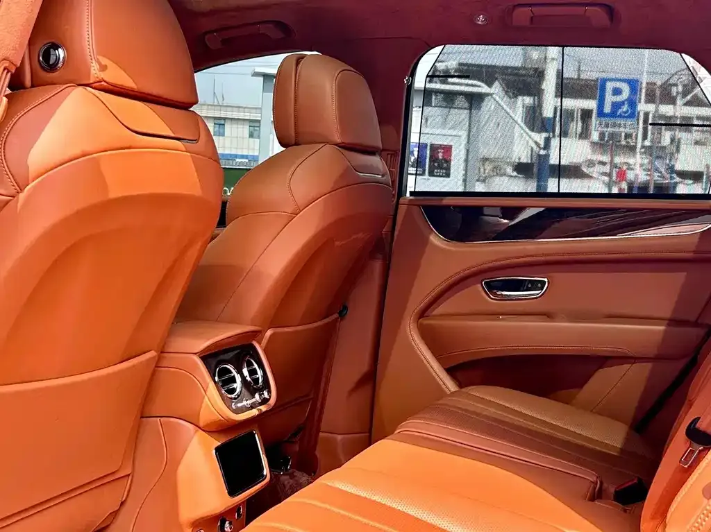 Bentley Bentayga — фото 9