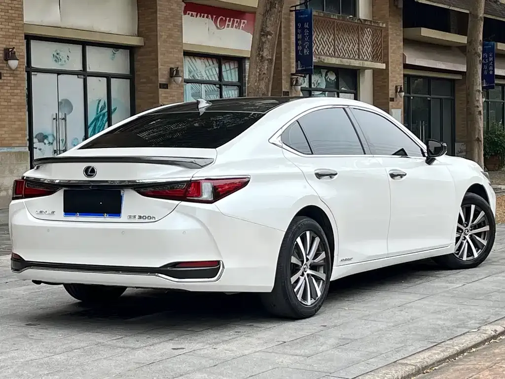Lexus ES — фото 6