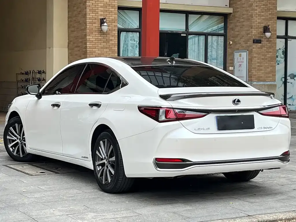 Lexus ES — фото 9