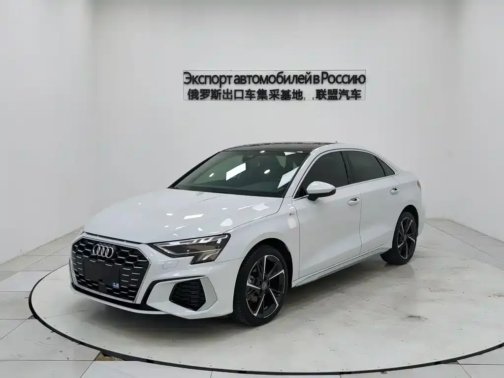 Audi A3 — фото 1