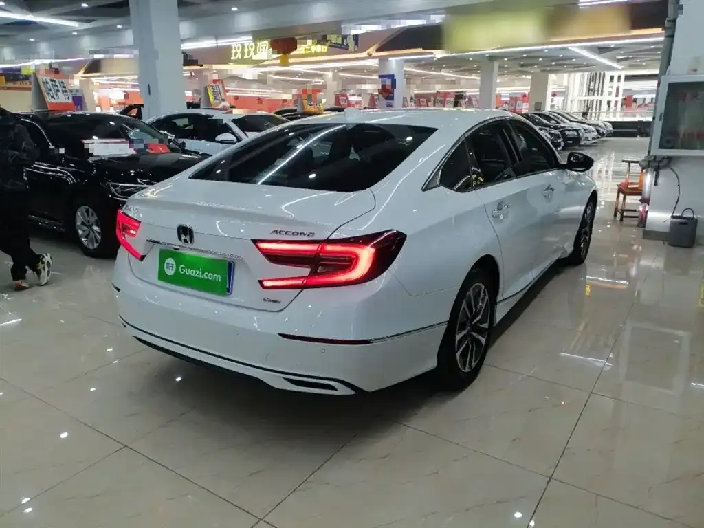 Honda Accord — фото 10