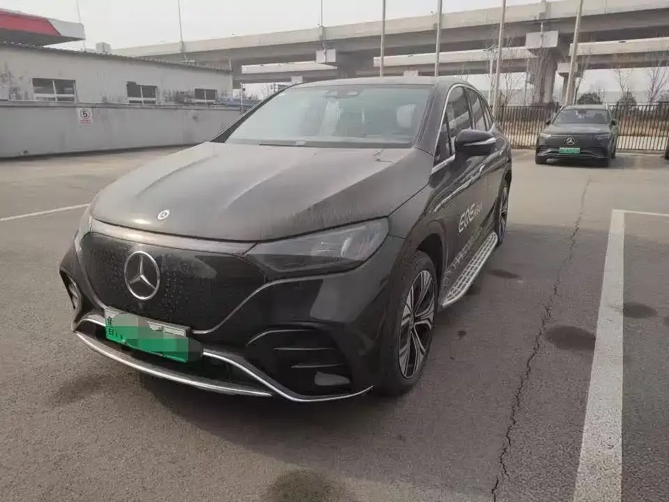 Mercedes-Benz EQE SUV — фото 1