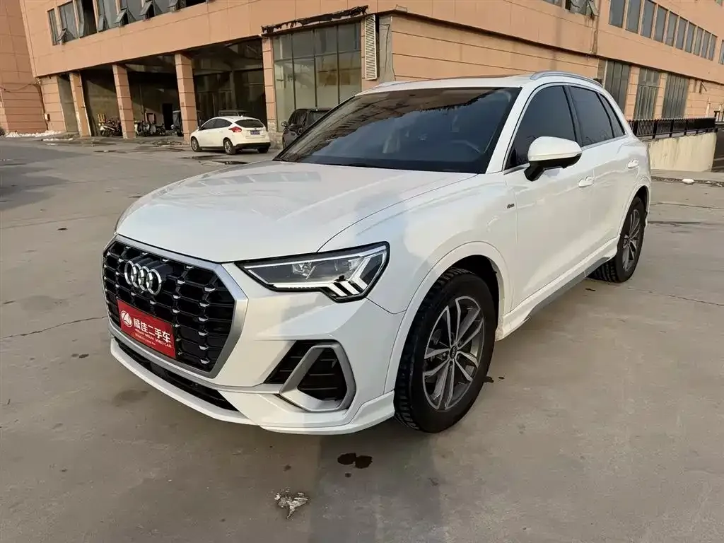 Audi Q3 — фото 1