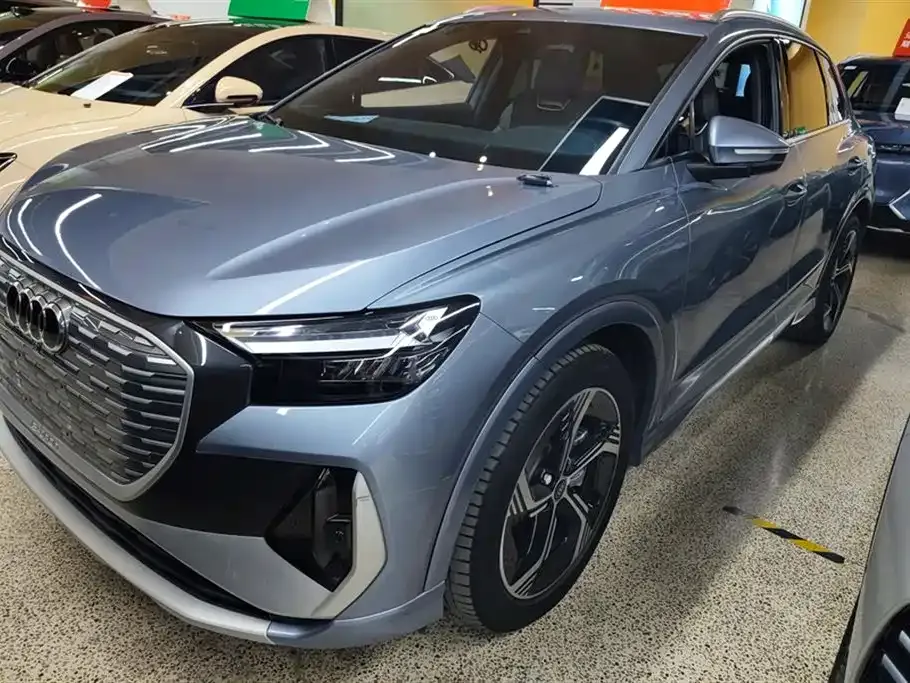 Audi Q4 e-tron — фото 1