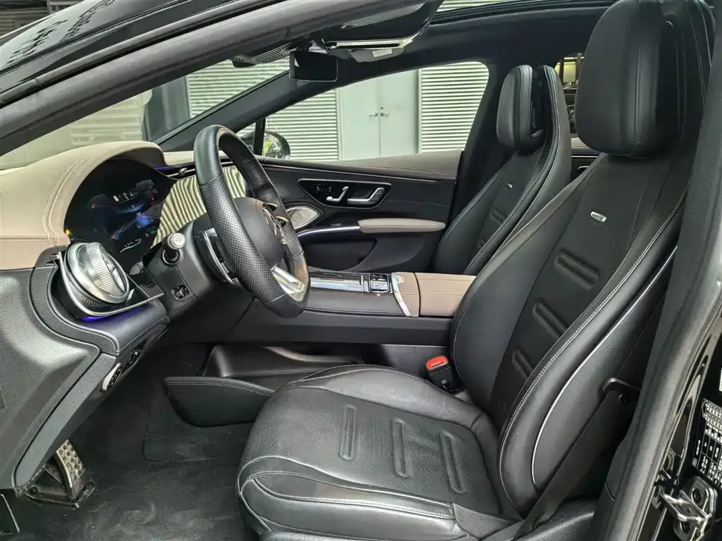 Mercedes-Benz EQS AMG — фото 9