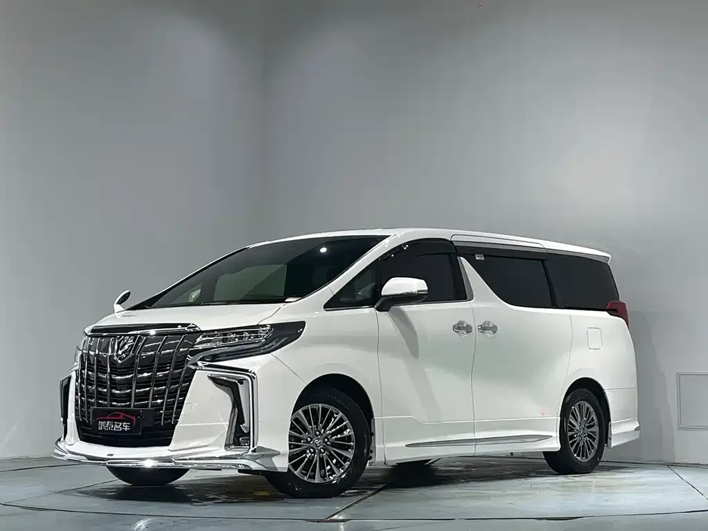 Toyota Alphard — фото 1