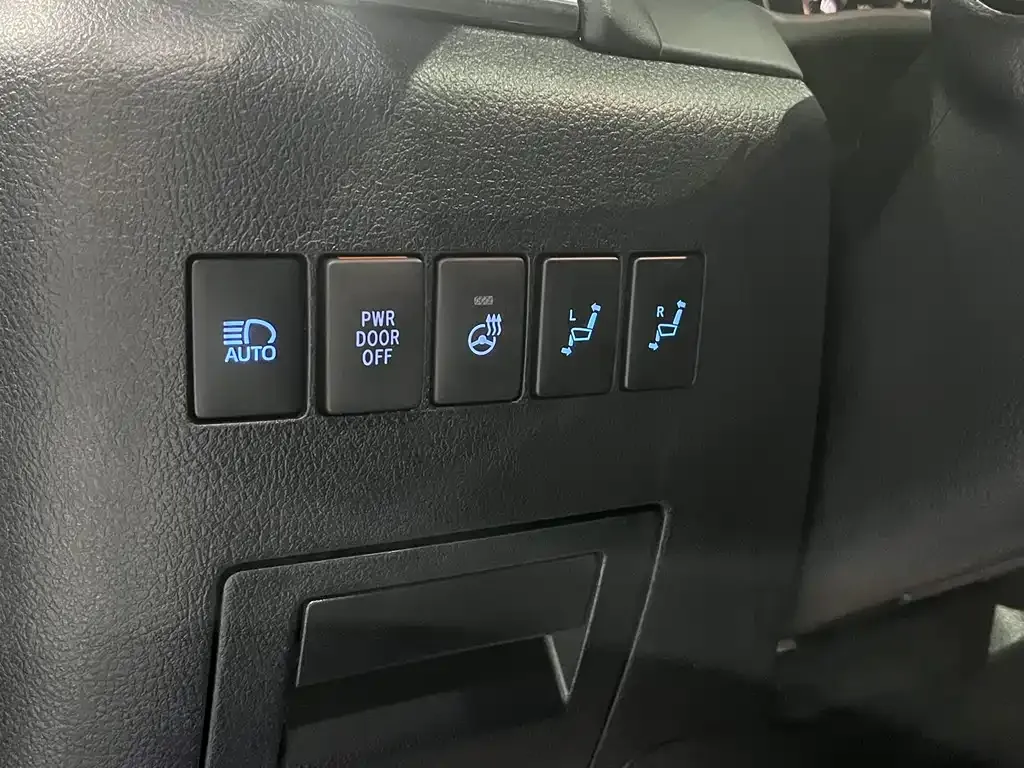 Toyota Alphard — фото 10