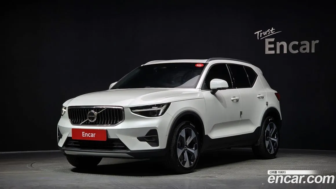 Volvo XC40 — фото 1