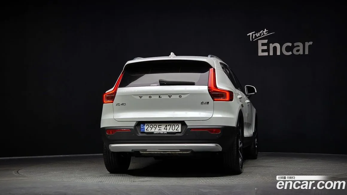 Volvo XC40 — фото 3
