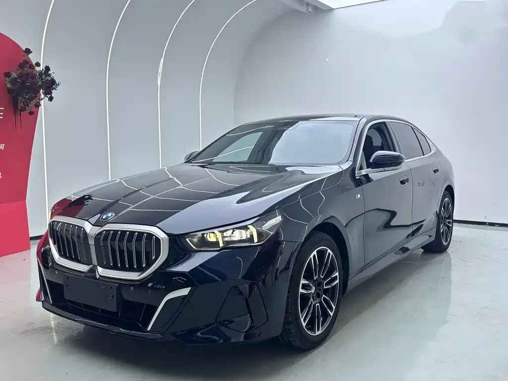 BMW 5 Series — фото 1