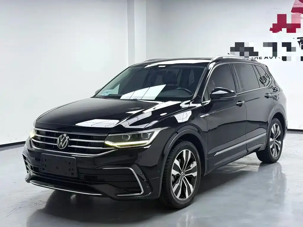 Volkswagen Tiguan L — фото 1