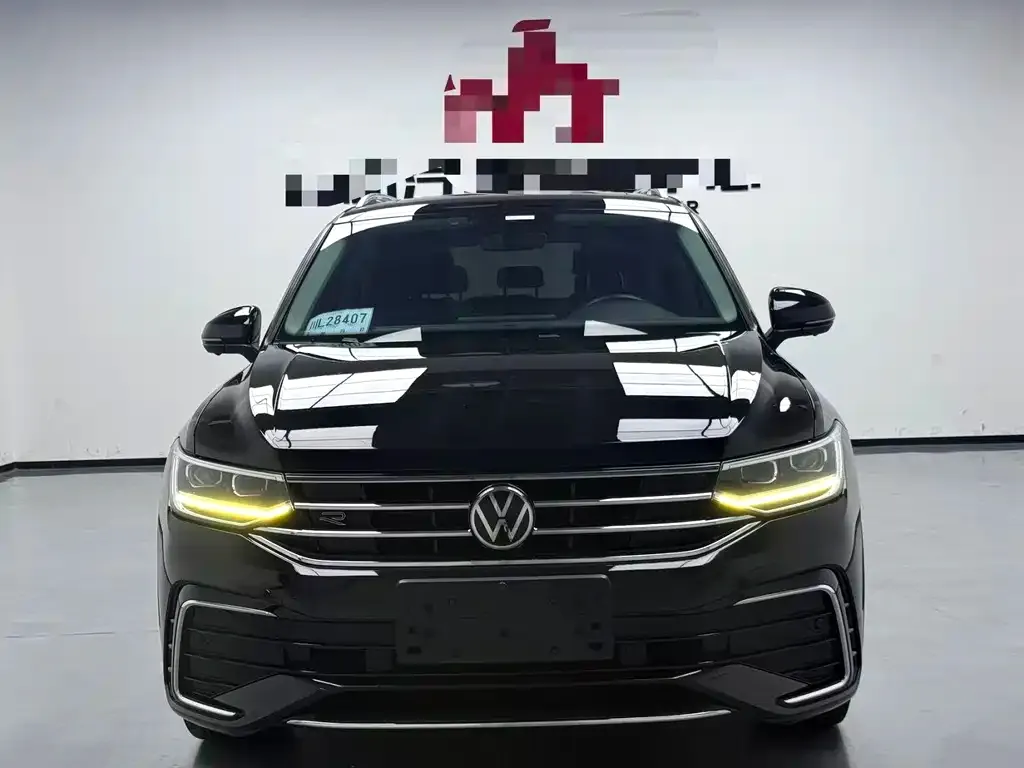 Volkswagen Tiguan L — фото 2