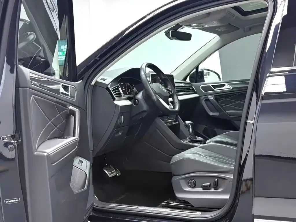 Volkswagen Tiguan L — фото 5