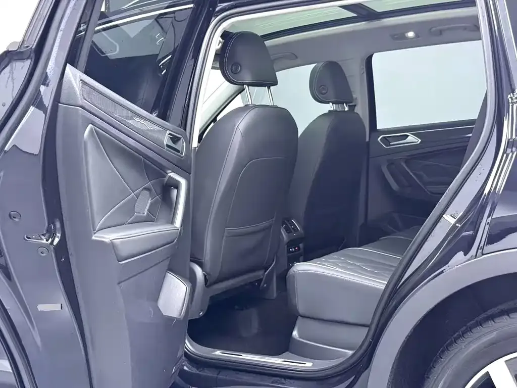 Volkswagen Tiguan L — фото 4