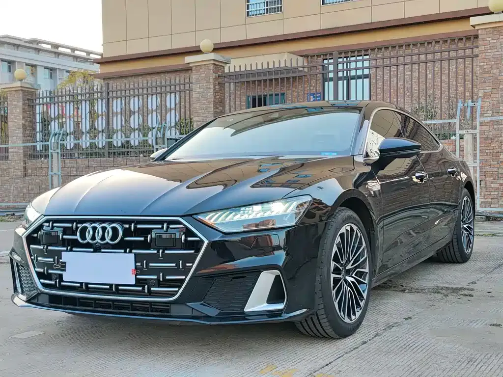 Audi A7L — фото 1