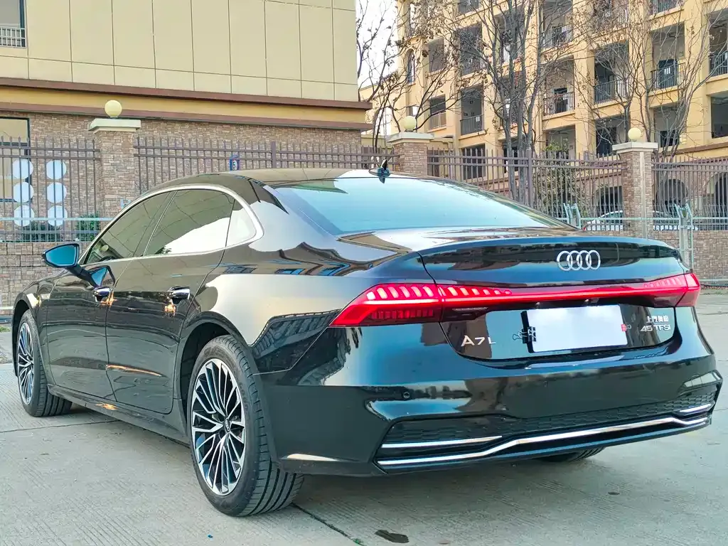 Audi A7L — фото 9